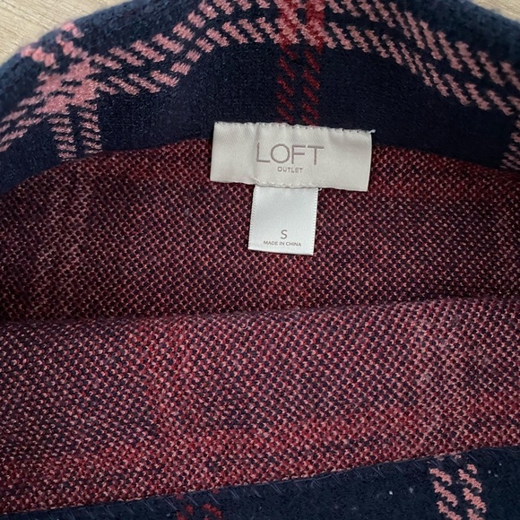 Left knit skirt - Picture 2 of 2